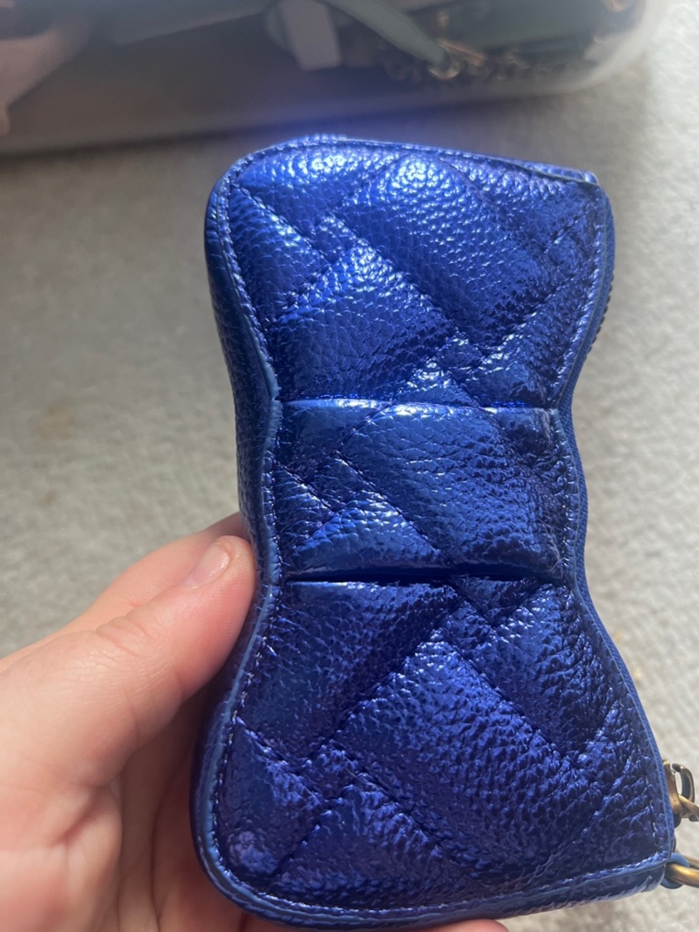 Kurt Geiger Metallic Blue Quilted Bow Keyring Pouch - Picture 2 of 2